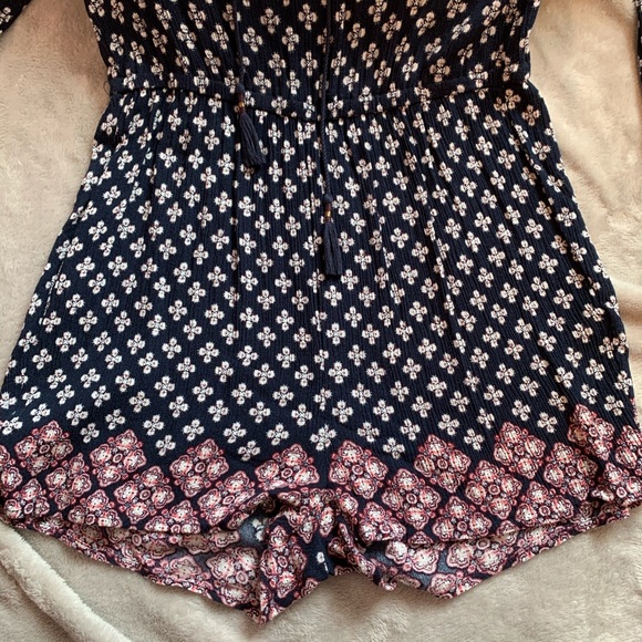 Cape Juby | Floral Printed Long Sleeve Romper - Picture 7 of 8